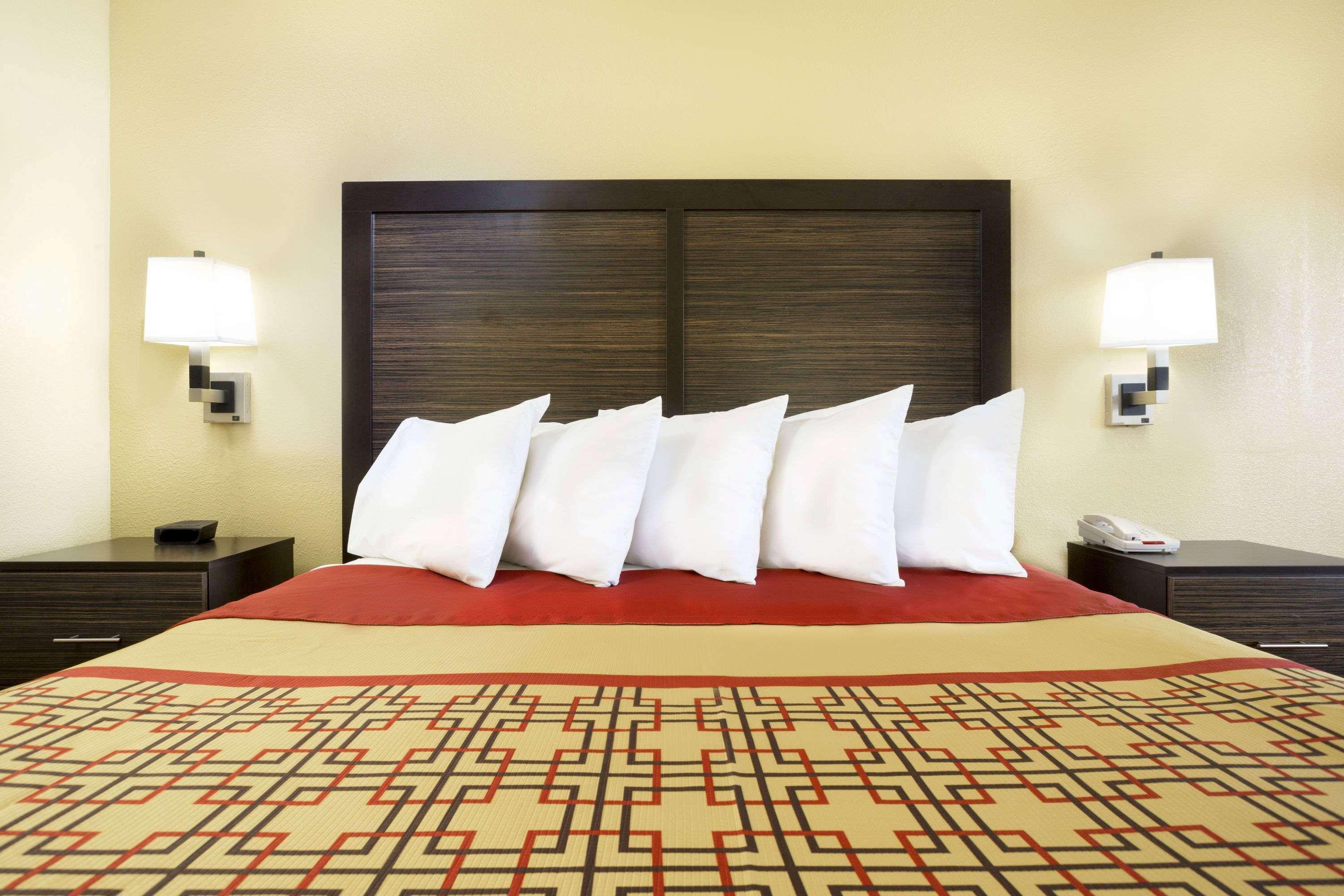 Days Inn By Wyndham Columbus-North Fort Moore Extérieur photo